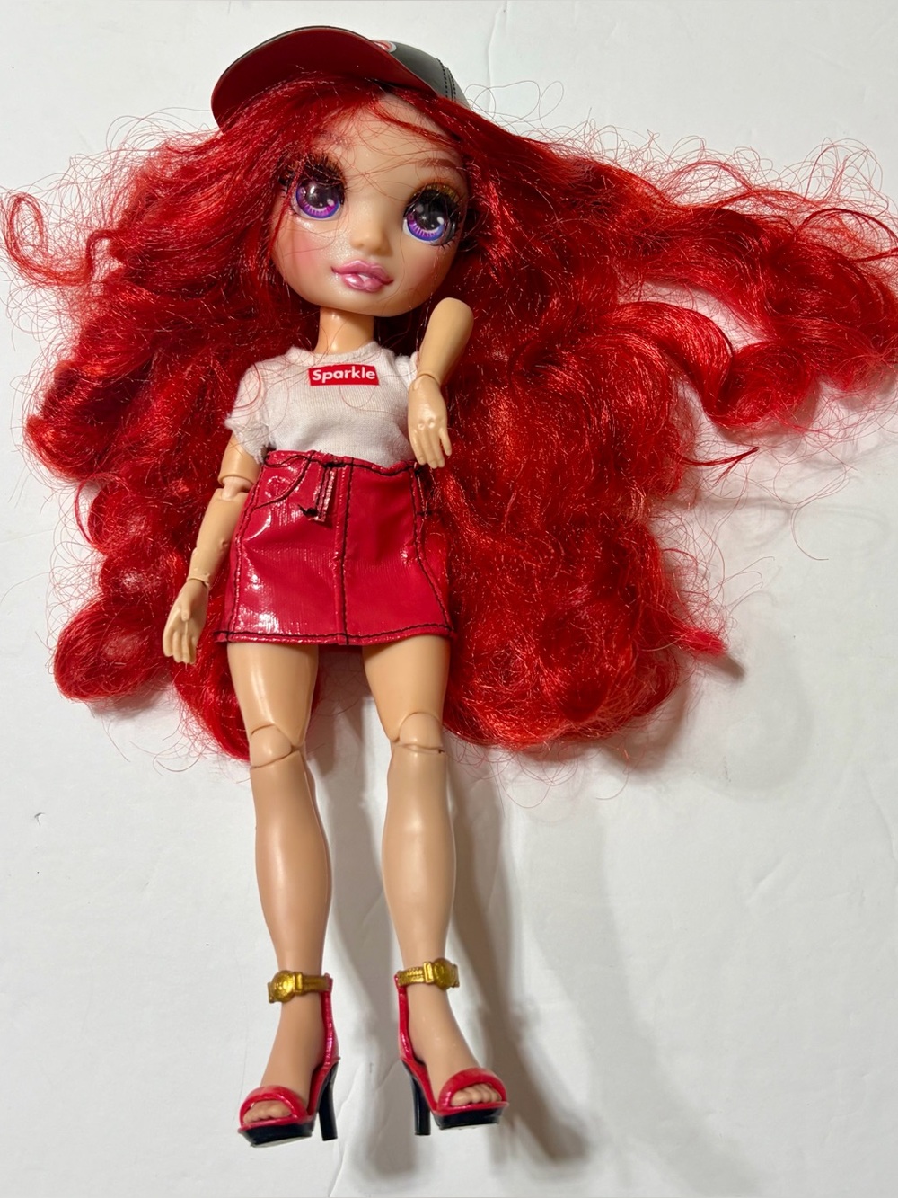 Rainbow High Doll Ruby Anderson Black And Red Hat & Red High Heels